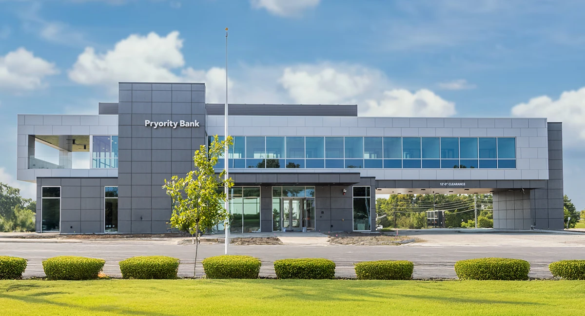 Front exterior of the East Tulsa Pryority Bank Location