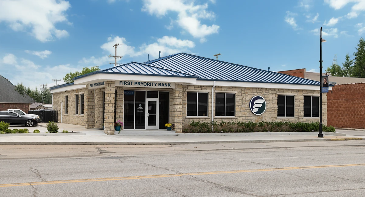 Exterior front of the Pryority Bank location in Pryor, Oklahoma